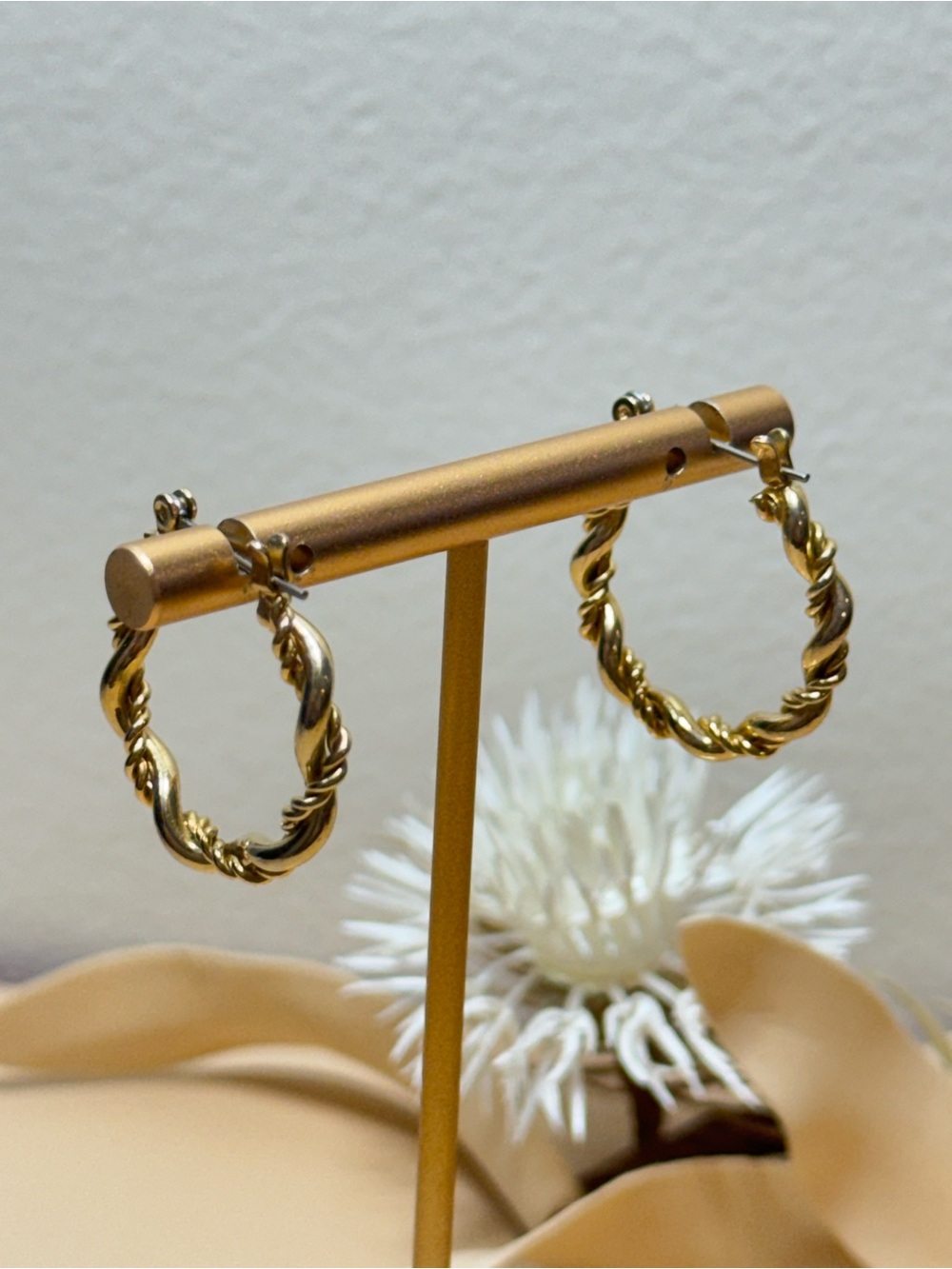 Vintage Gold Tone Twisted Rope Hoop Earrings Pierced